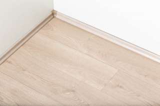 LAMINAT 10mm/Kl.32 HELIO V FUGA 2583x HRAST MASALA p=1,864 