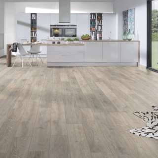 LAMINAT  8mm/Kl.32 SUPER NATURAL CLASSIC V FUGA 5543x HRAST COLORADO p=2,2204 m2 