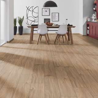 LAMINAT  8mm/Kl.32 SUPER NATURAL CLASSIC PURE+ K338 HRAST CREDENZA p=2,260 m2 