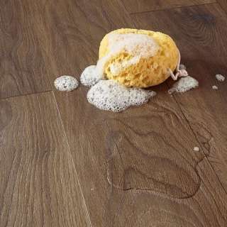 LAMINAT  8mm/Kl.33 JOKA 6589x HRAST ZURI, RASPOLOŽIVO 4,52m2 