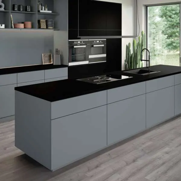 IVERICA OPLEMENJENA U780 ST9 18/2800/2070mm EGGER 