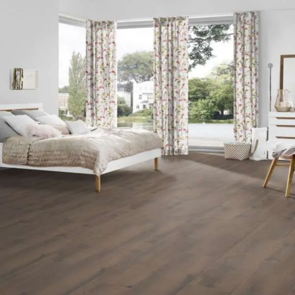 LAMINAT  8mm/Kl.32 XPLORA 8839x HRAST COTTAGE DARK p=2,4615 m2 