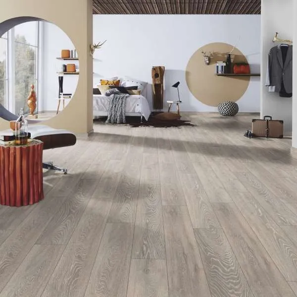 LAMINAT  8mm/Kl.32 SUPER NATURAL CLASSIC PURE+ 5542 HRAST SIVI p=2,260 m2 