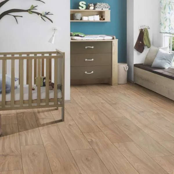 LAMINAT  8mm/Kl.32 SUPER NATURAL CLASSIC PURE+ K338 HRAST CREDENZA p=2,260 m2 