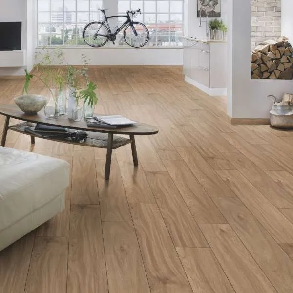 LAMINAT  8mm/Kl.32 SUPER NATURAL CLASSIC PURE+ K338 HRAST CREDENZA p=2,260 m2 