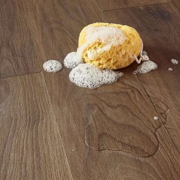 LAMINAT  8mm/Kl.33 JOKA 6589x HRAST ZURI, RASPOLOŽIVO 4,52m2 