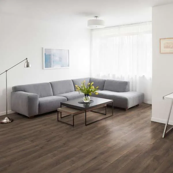 LAMINAT  8mm/Kl.32 IKO 3102x HRAST JAZZ CLUB, RASPOLOŽIVO 27,098m2 