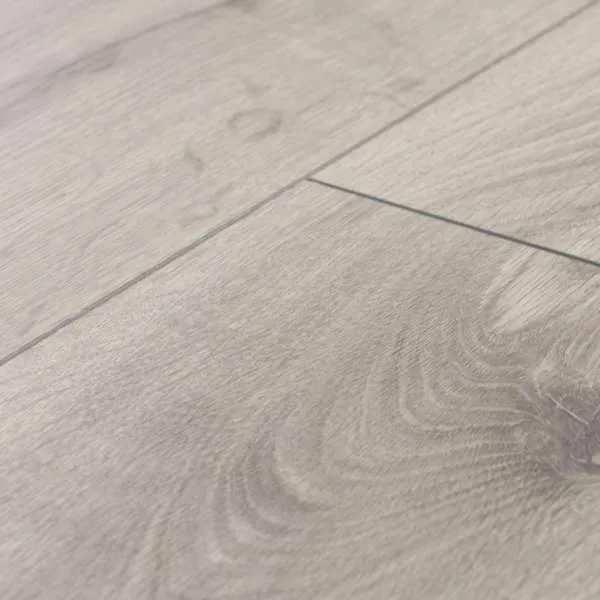 LAMINAT  8mm/Kl.32 JUNCITION 40312x HRAST DOROTA, RASPOLOŽIVO 4,441m2 