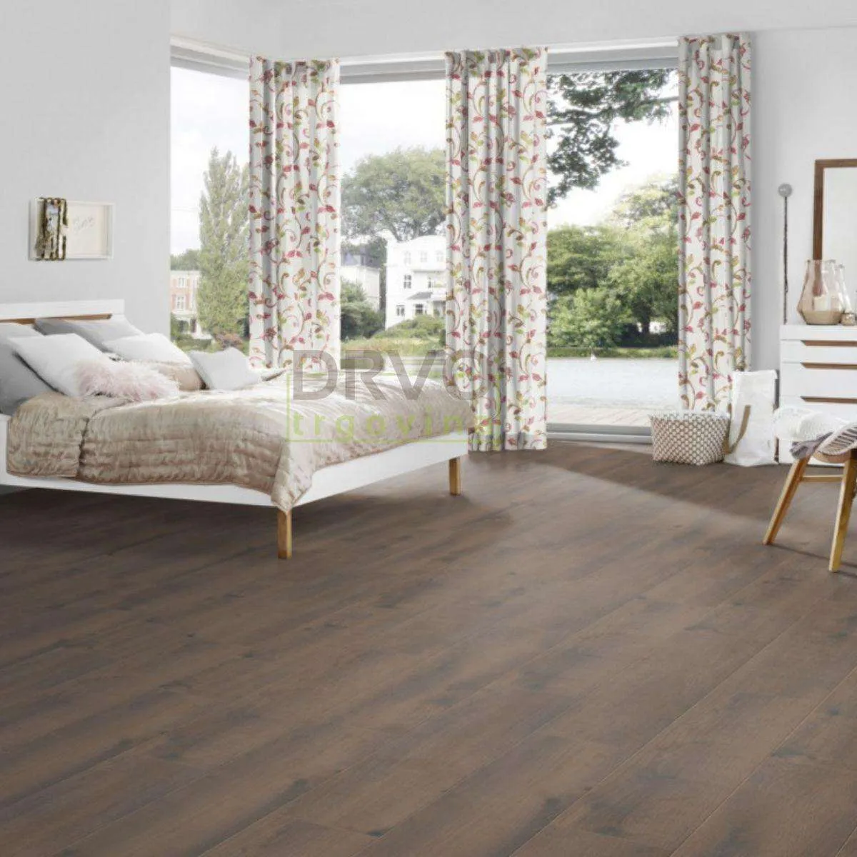 LAMINAT  8mm/Kl.32 XPLORA 8839x HRAST COTTAGE DARK p=2,4615 m2 