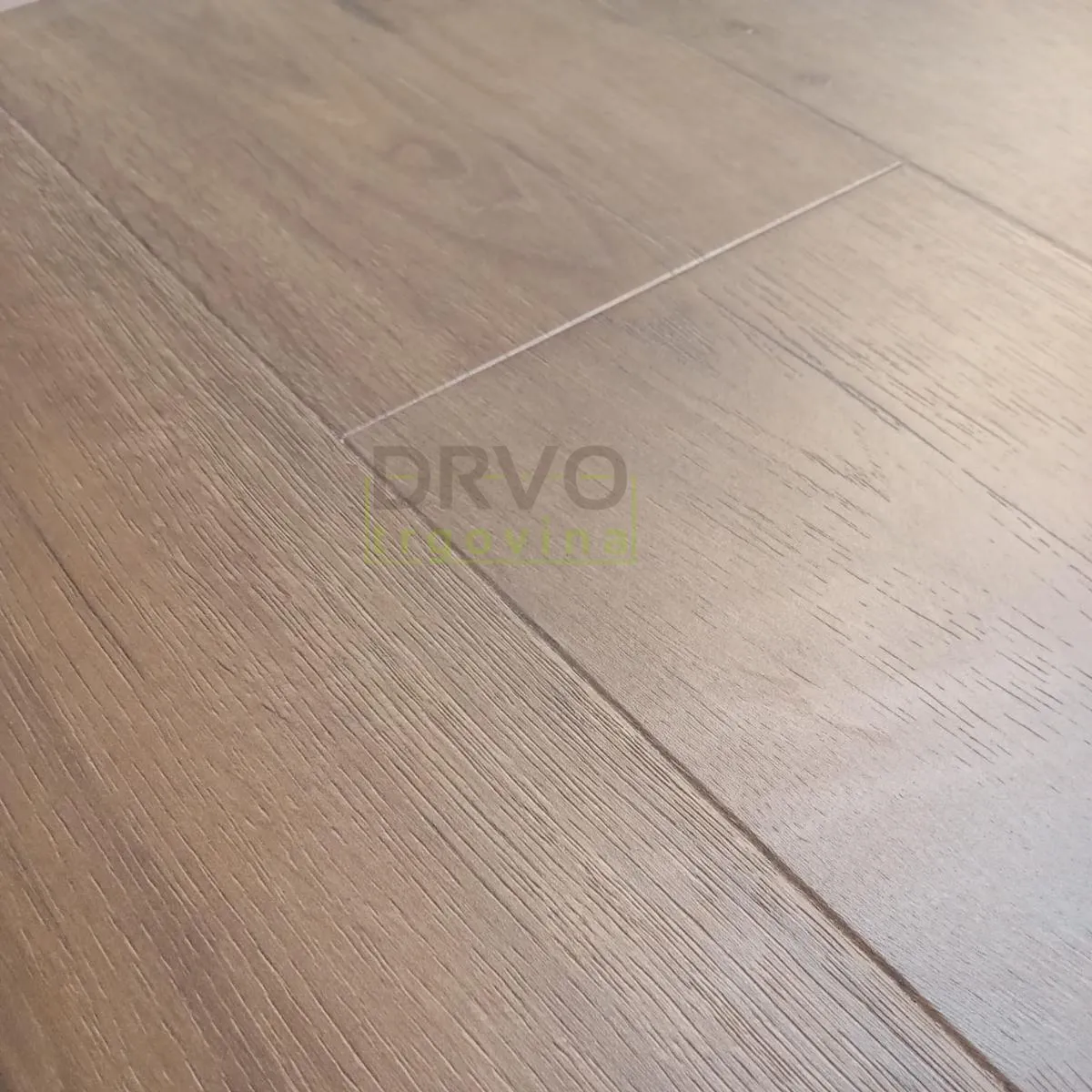 LAMINAT  8mm/Kl.32 CAVALIER 737x RUSTIK HRAST p=2,179 m2 