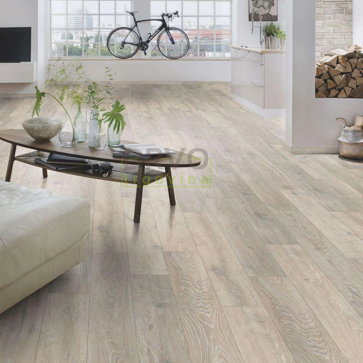 LAMINAT  8mm/Kl.32 SUPER NATURAL CLASSIC PURE+ 5543x HRAST COLORADO p=2,260 m2 