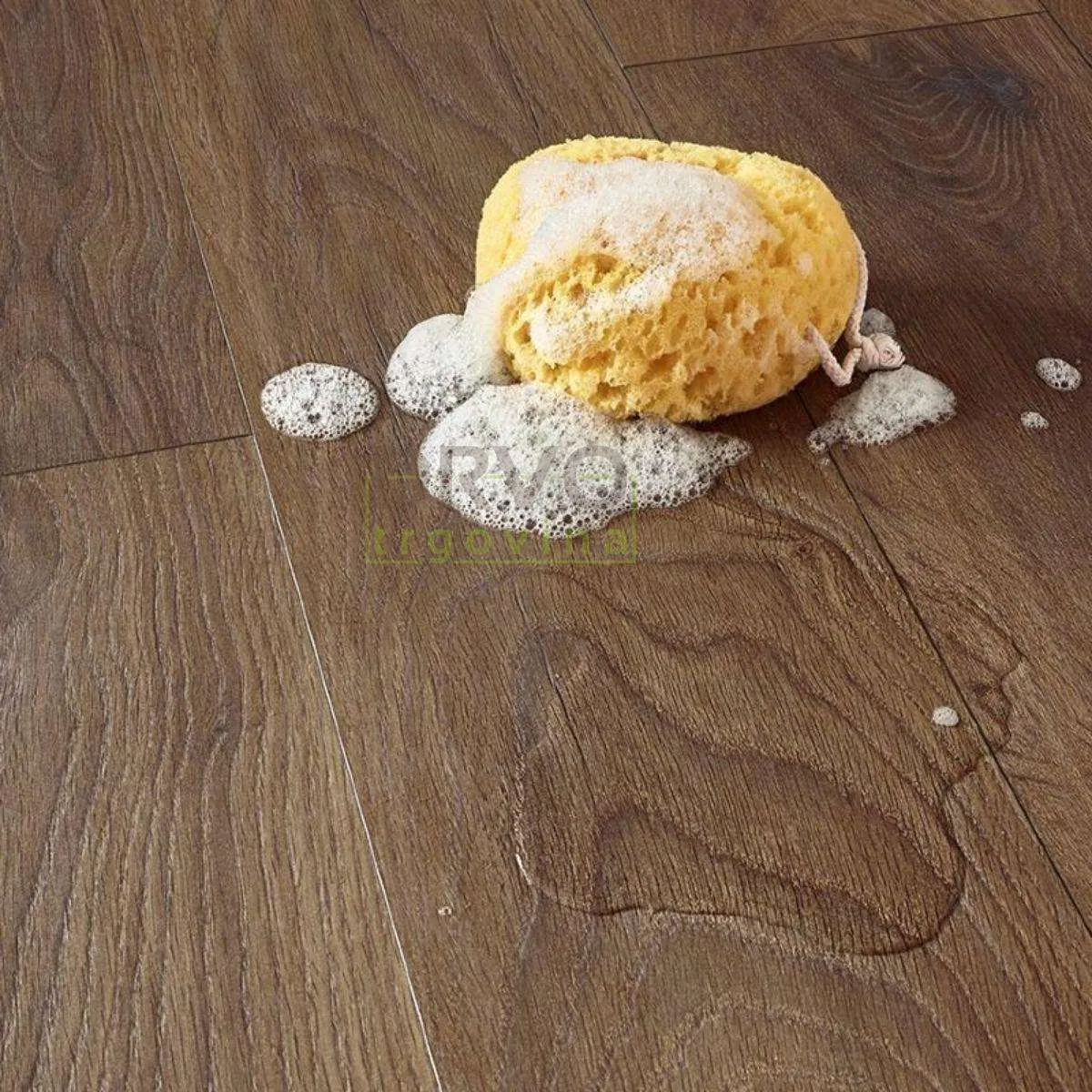 LAMINAT  8mm/Kl.33 JOKA 6589x HRAST ZURI, RASPOLOŽIVO 4,52m2 