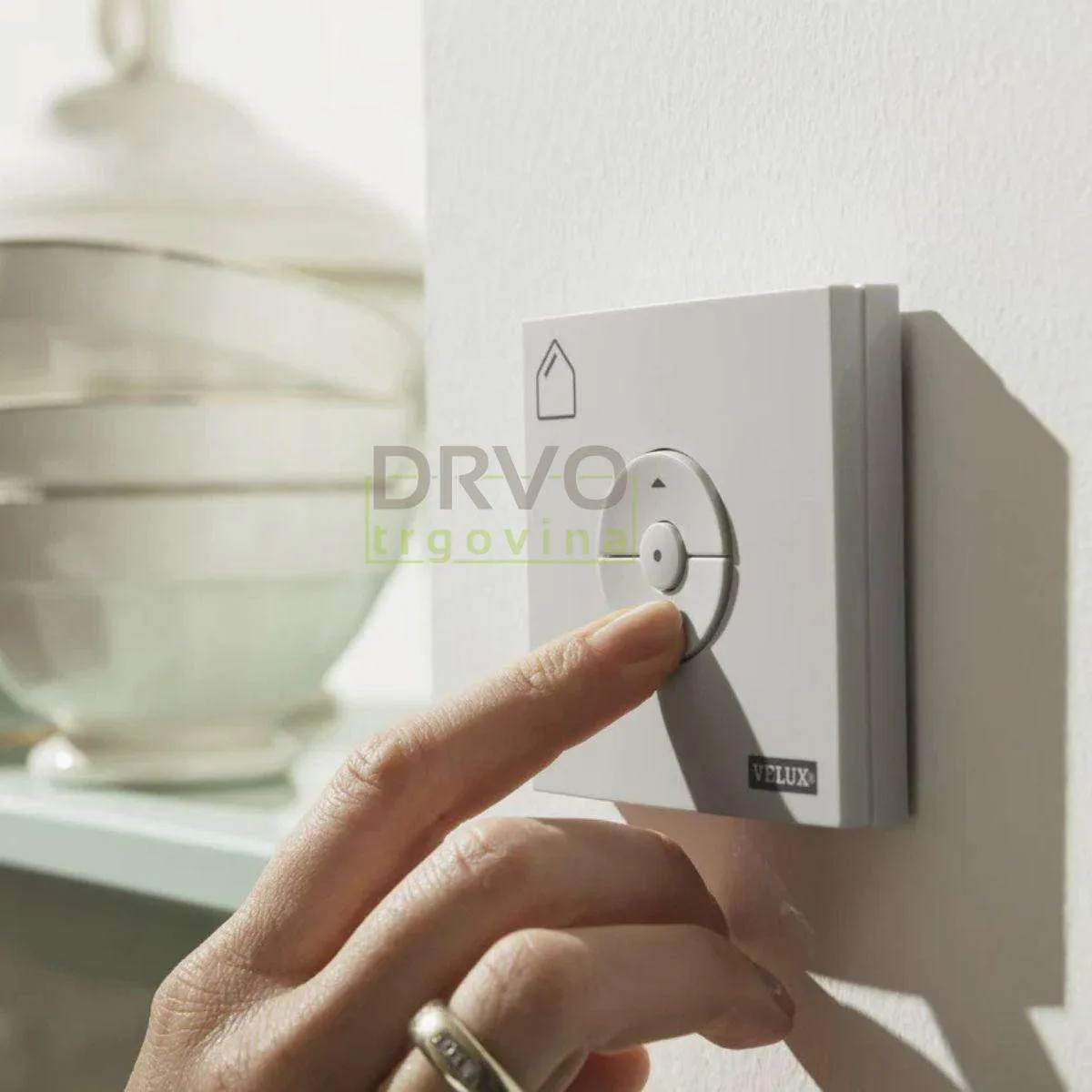 KROVNI PROZOR VELUX BIJELA BOJA STAKLO 68 EL. NAPAJANJE 