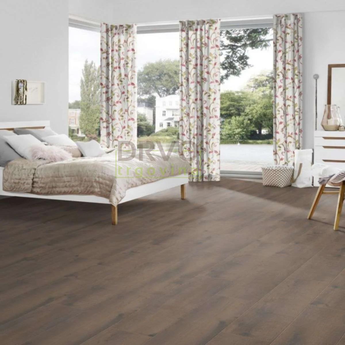 LAMINAT  8mm/Kl.32 XPLORA 8839x HRAST COTTAGE DARK p=2,4615 m2 