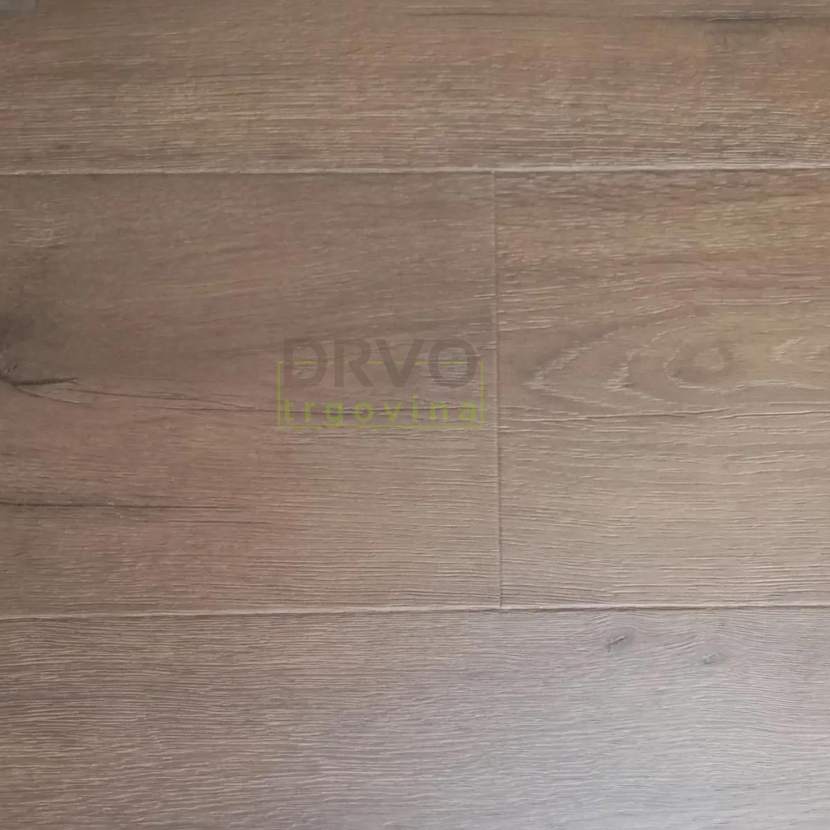 LAMINAT  8mm/Kl.32 CAVALIER 737x RUSTIK HRAST p=2,179 m2 