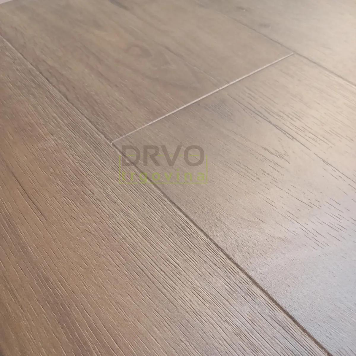 LAMINAT  8mm/Kl.32 CAVALIER 737x RUSTIK HRAST p=2,179 m2 