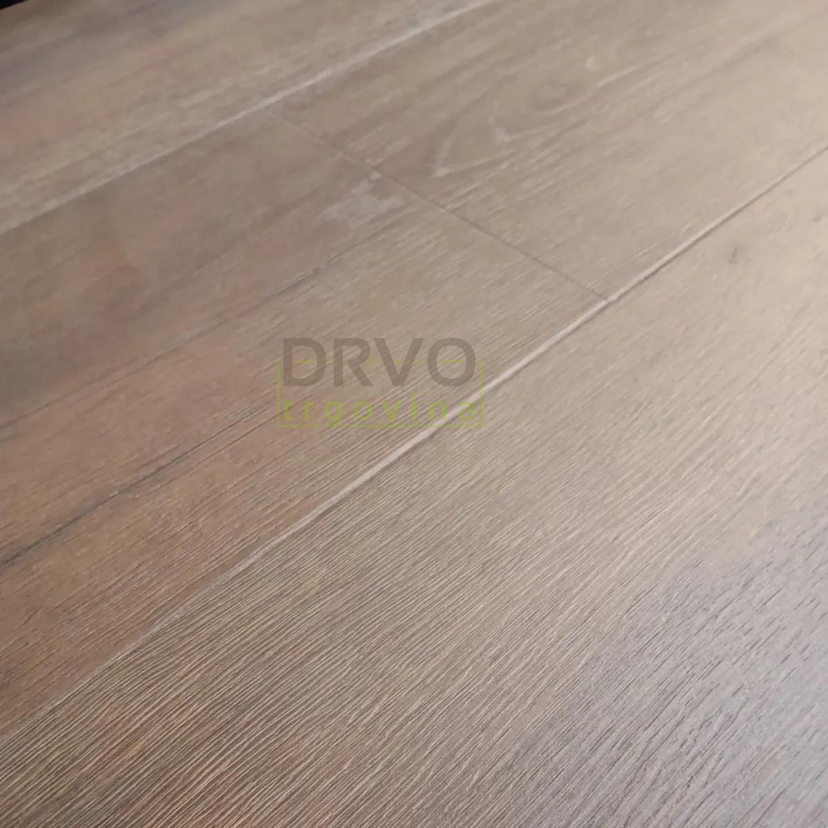 LAMINAT  8mm/Kl.32 CAVALIER 737x RUSTIK HRAST p=2,179 m2 