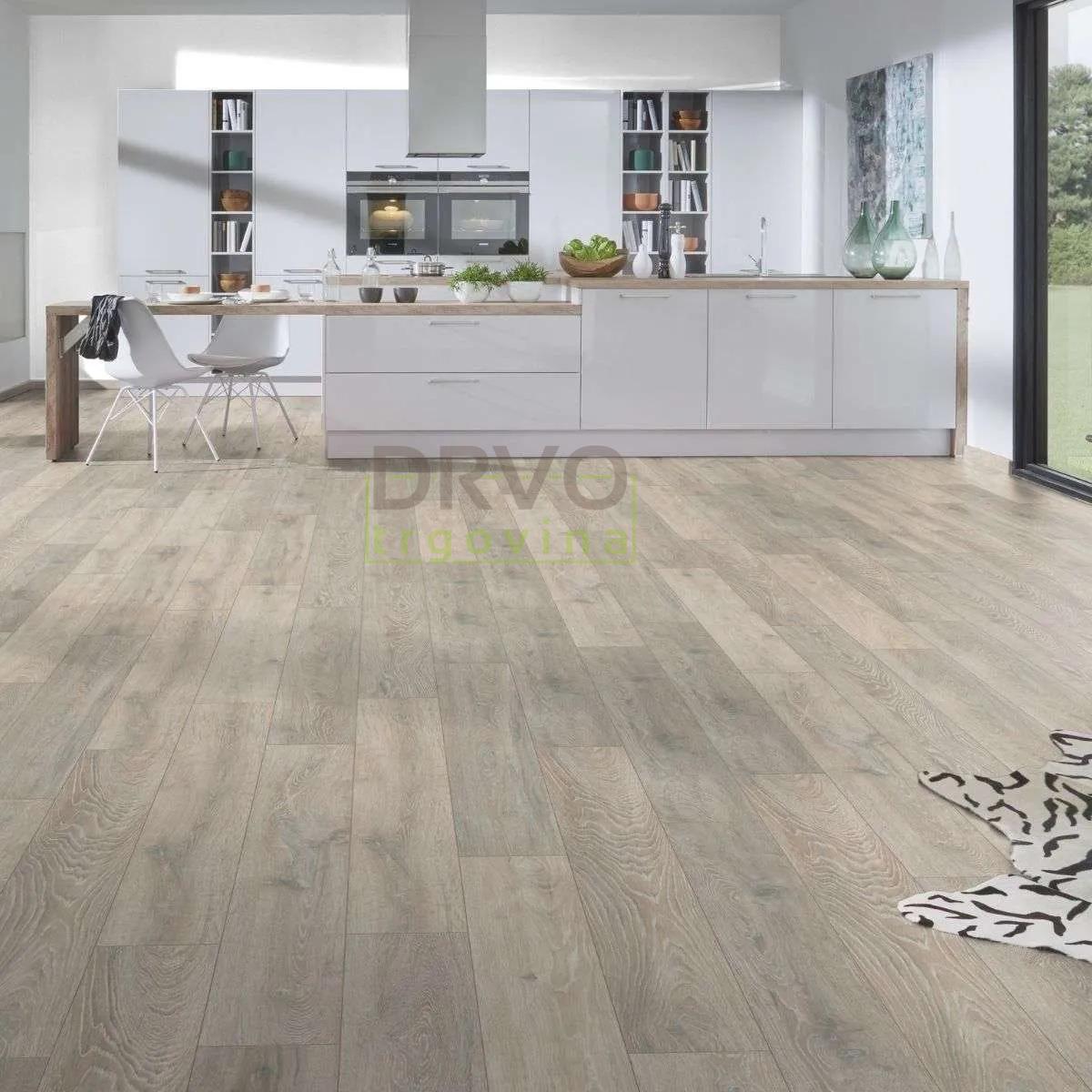LAMINAT  8mm/Kl.32 SUPER NATURAL CLASSIC V FUGA 5543x HRAST COLORADO p=2,2204 m2 