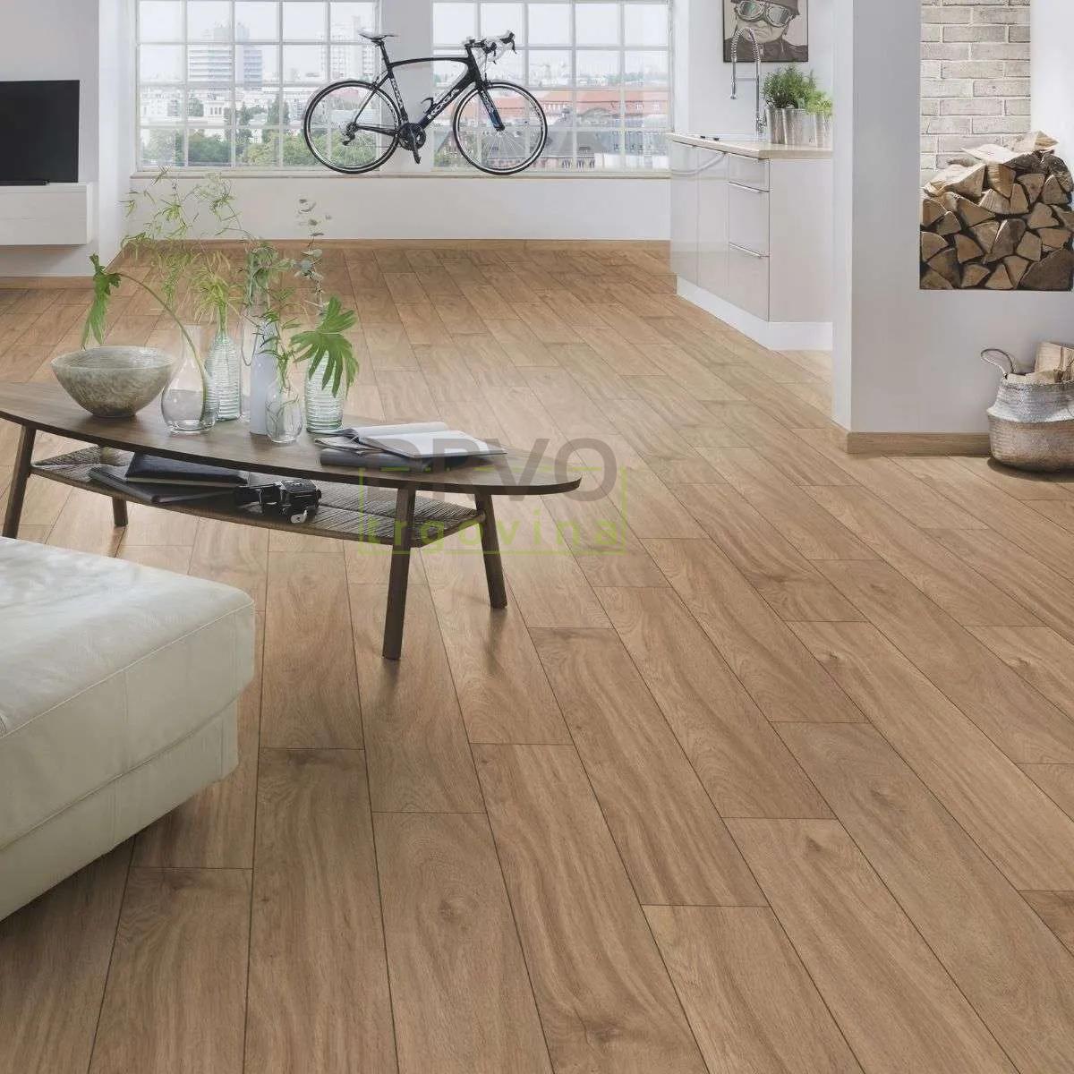 LAMINAT  8mm/Kl.32 SUPER NATURAL CLASSIC PURE+ K338 HRAST CREDENZA p=2,260 m2 