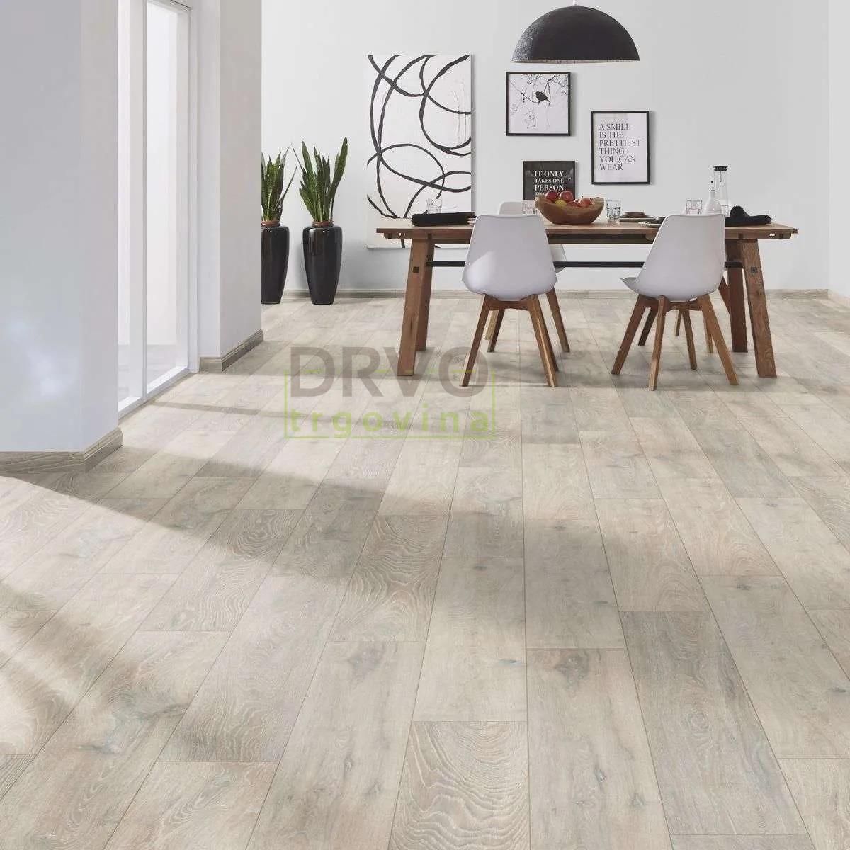 LAMINAT  8mm/Kl.32 SUPER NATURAL CLASSIC PURE+ 5543x HRAST COLORADO p=2,260 m2 